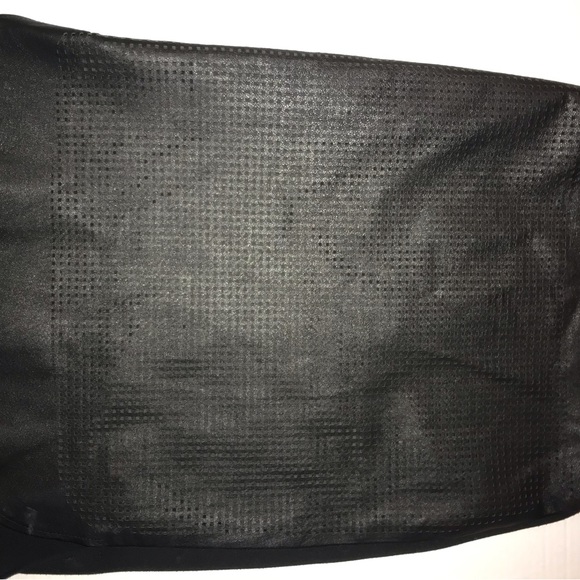 Summer blow out $20! Danier genuine leather skirt size 4 - Picture 5 of 7